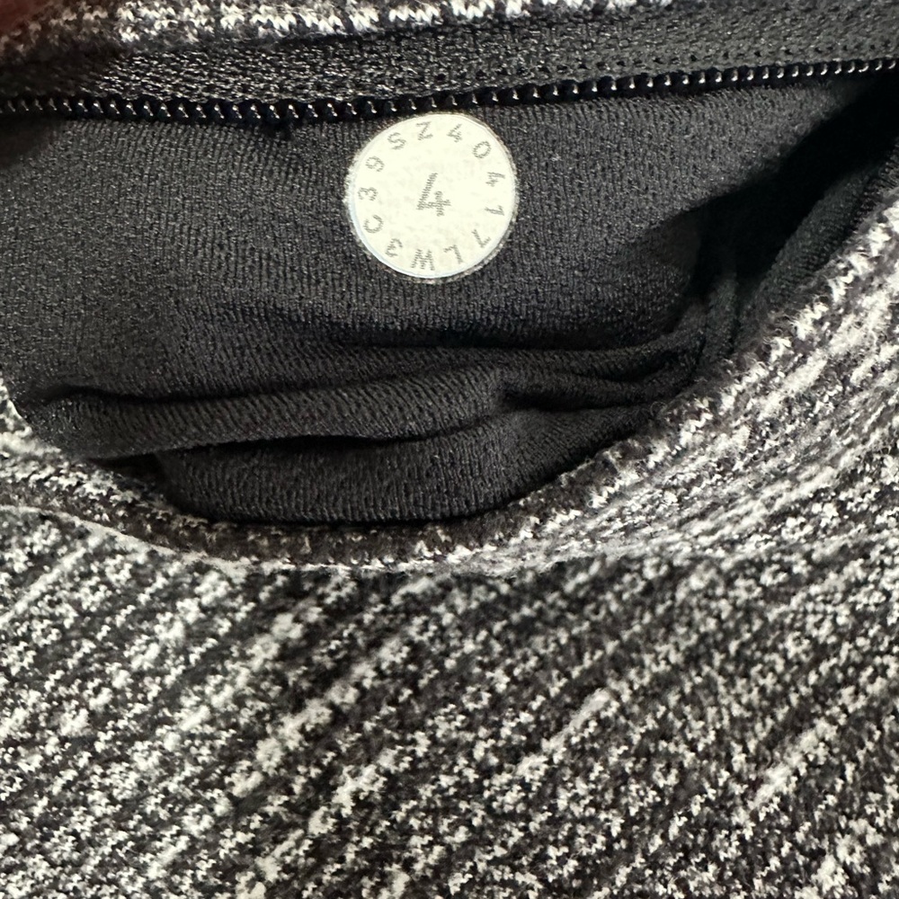 Lululemon Base Runner Half Zip Pullover Jacket Coco Pique Black White Size 4 - Picture 13 of 13